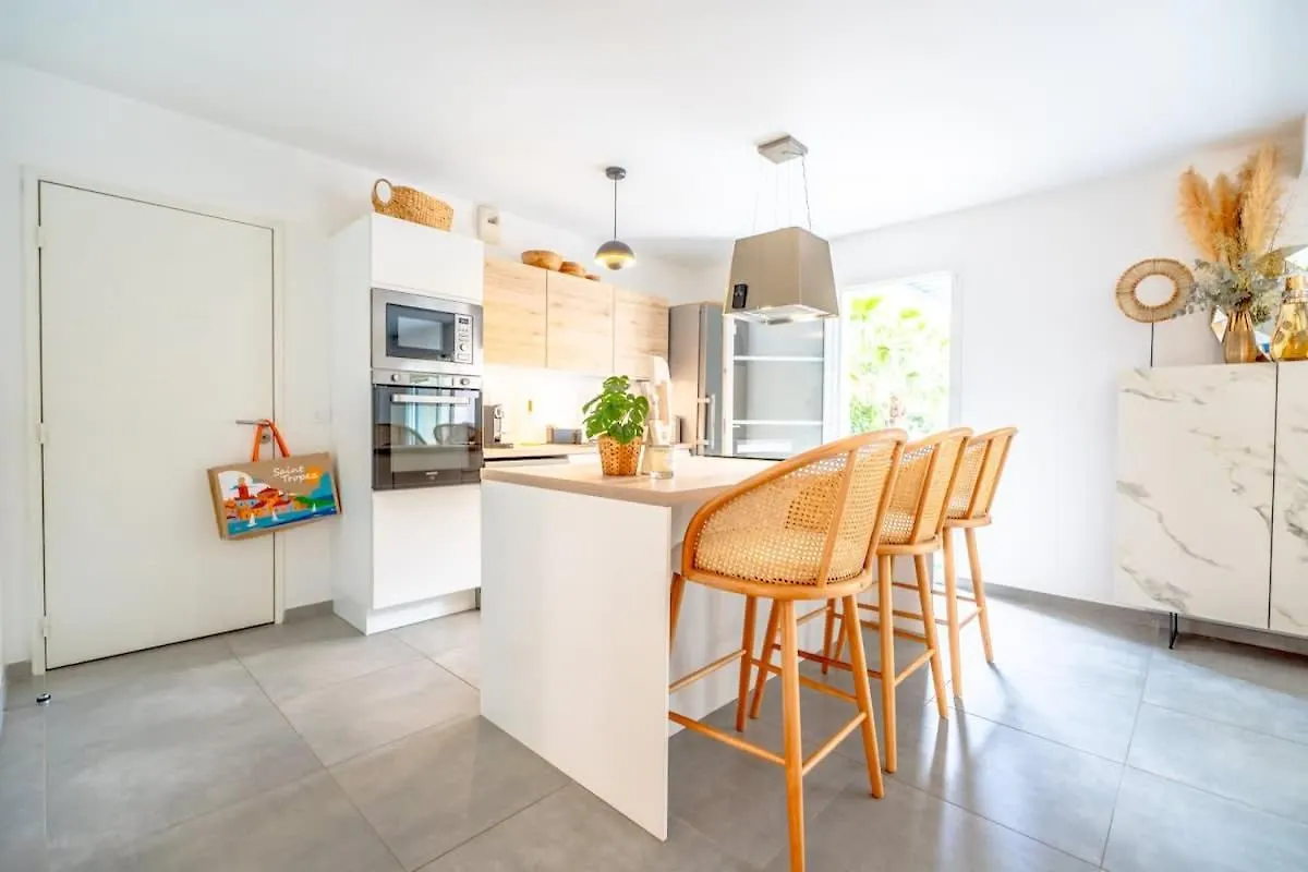 Modern Villa In Grimaud With Swimming-Pool فرنسا